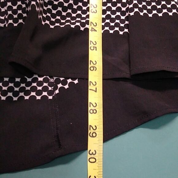 Stylish Black and White Sleeveless 1X Women's Top Cottagecore Grandmacore - Picture 6 of 8